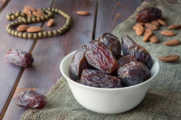 تصویر 3 از قیمت خرید خرما مضافتی اصل + فروش ویژه